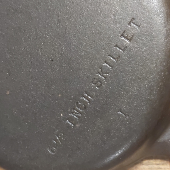 Vintage Unmarked Wagner Cast Iron Skillet, #3 - Picture 12 of 12